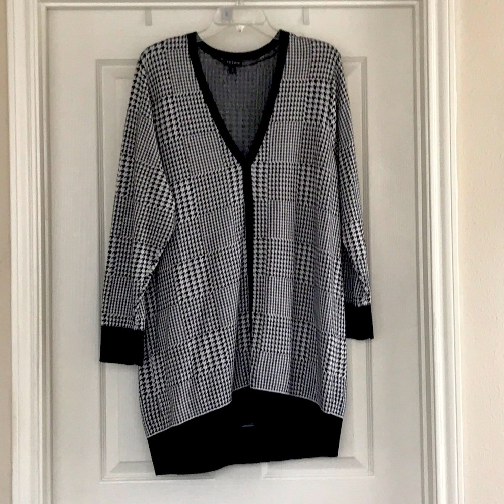 Once worn torrid houndstooth cardigan
